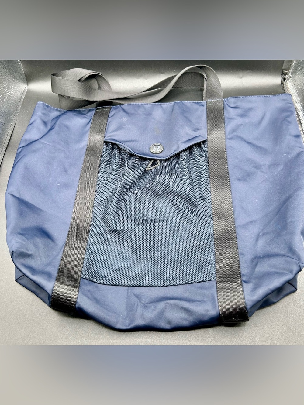 LULULEMON ATHLETICA Take It On Tote in True Navy. Shoulder Bag.